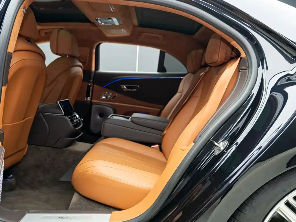 Bentley Flying Spur PHEV — миниатюра 14
