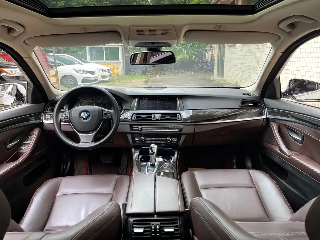 BMW 5 Series — миниатюра 6
