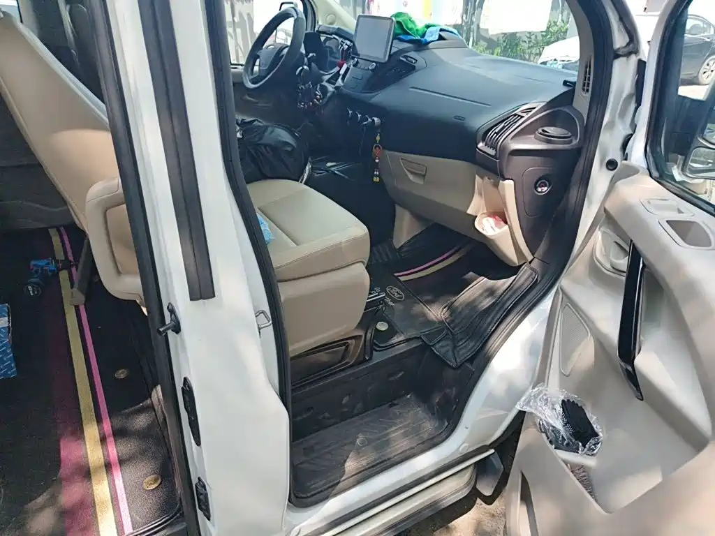 Ford Transit — миниатюра 17