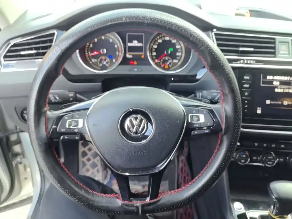Volkswagen Tiguan L — миниатюра 11