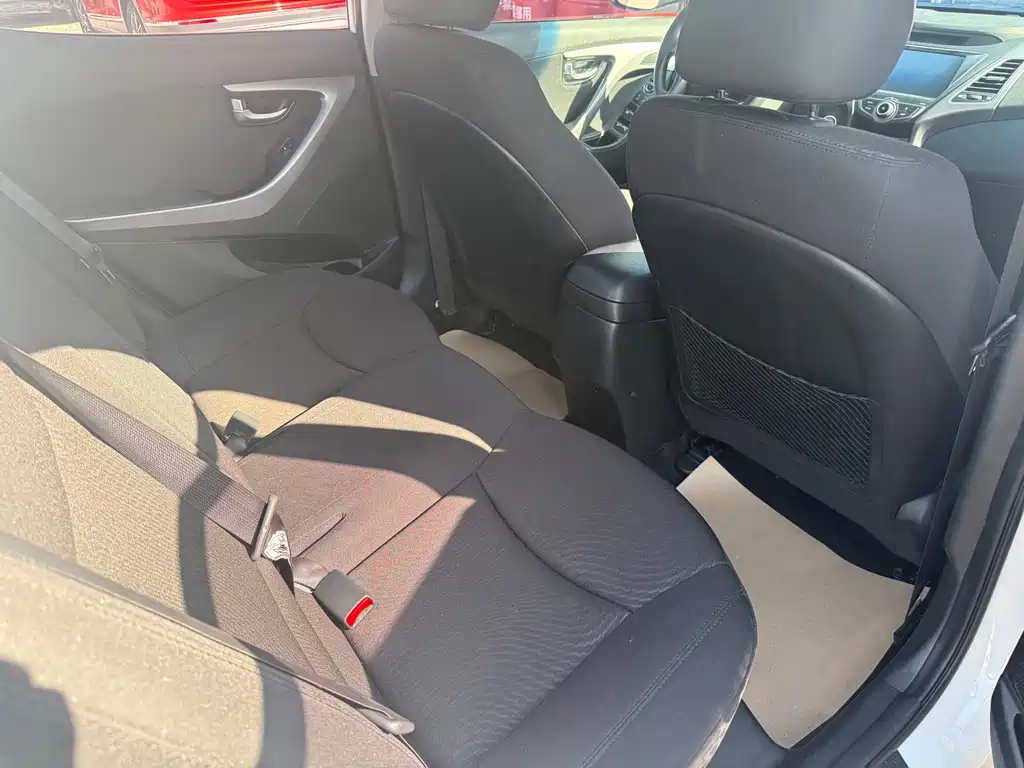 Hyundai Elantra Langdong — миниатюра 12