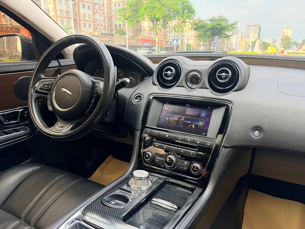 Jaguar XJ — миниатюра 17
