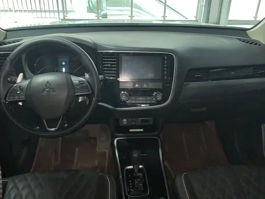 Mitsubishi Outlander — миниатюра 12