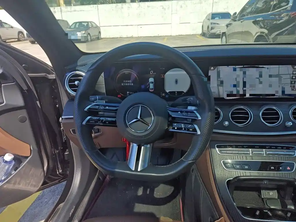 Mercedes-Benz E-Class — миниатюра 11