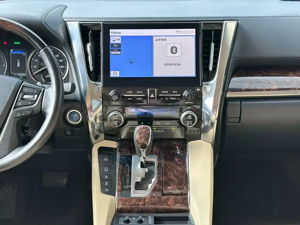 Toyota Alphard — миниатюра 9