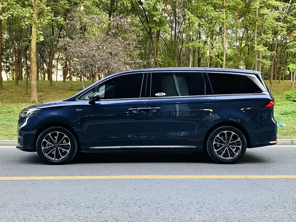 Roewe iMAX8 — миниатюра 3