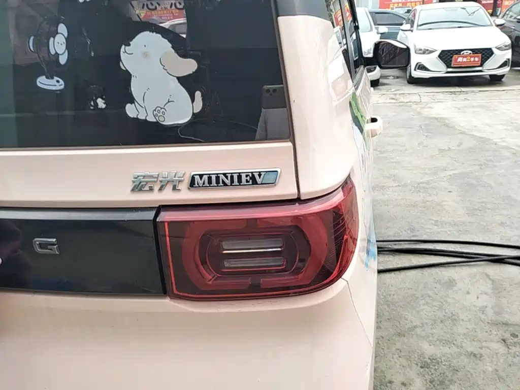 Wuling MINIEV — миниатюра 8