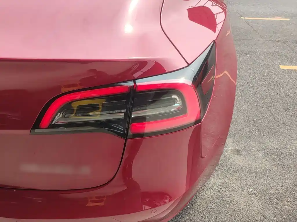 Tesla Model 3 — миниатюра 8