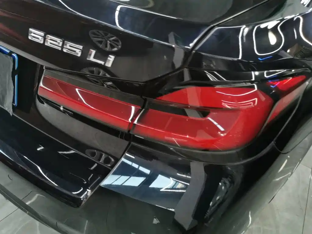 BMW 5 Series — миниатюра 8