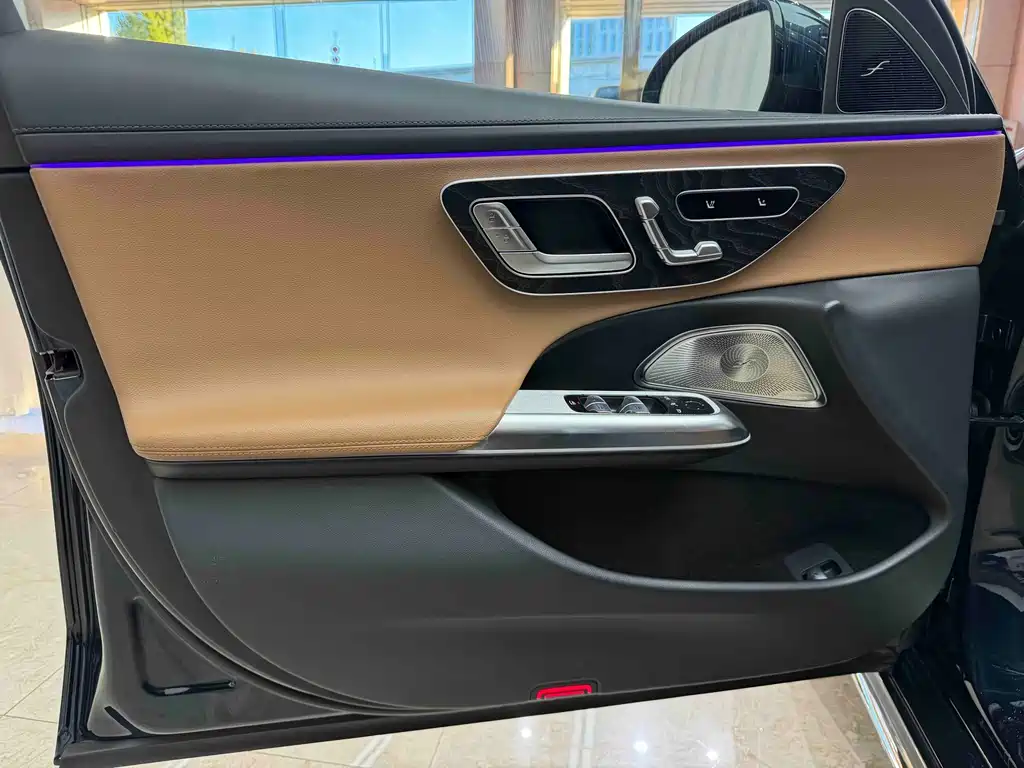 Mercedes-Benz E-Class — миниатюра 8