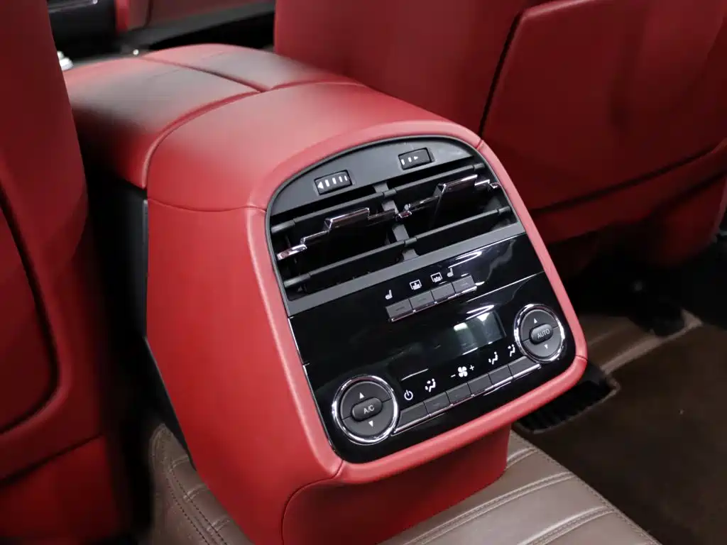 Maserati Quattroporte — миниатюра 27