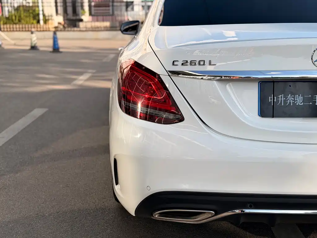 Mercedes-Benz C-Class — миниатюра 11