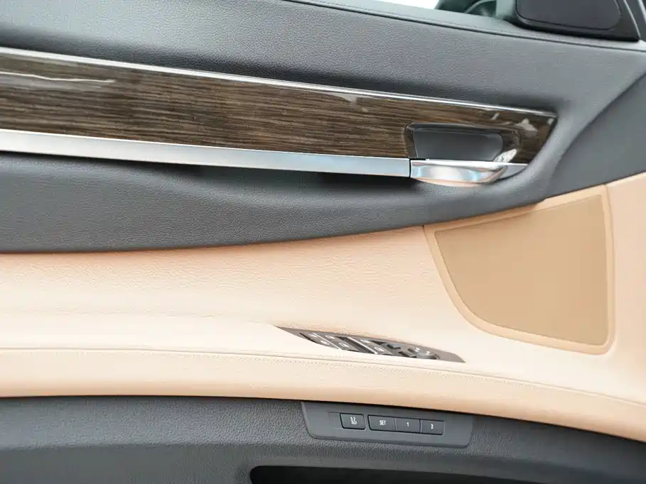 BMW 7 Series — миниатюра 16