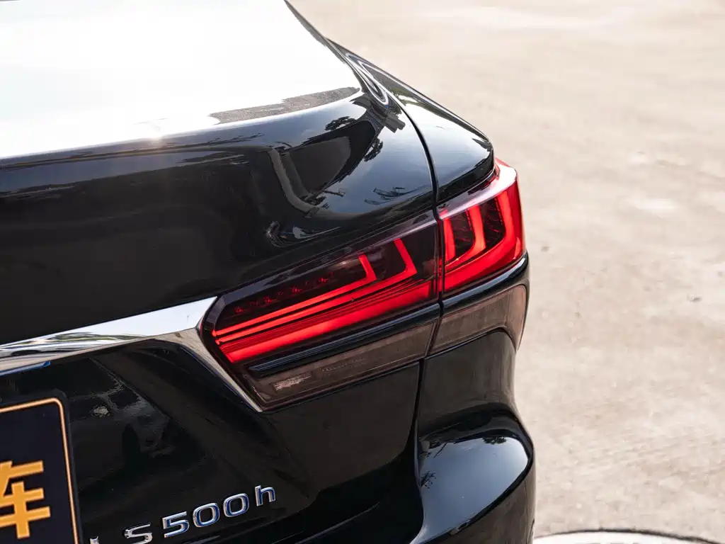 Lexus LS — миниатюра 7