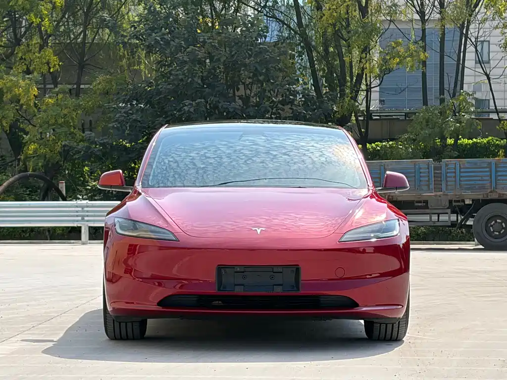 Tesla Model 3 — миниатюра 2