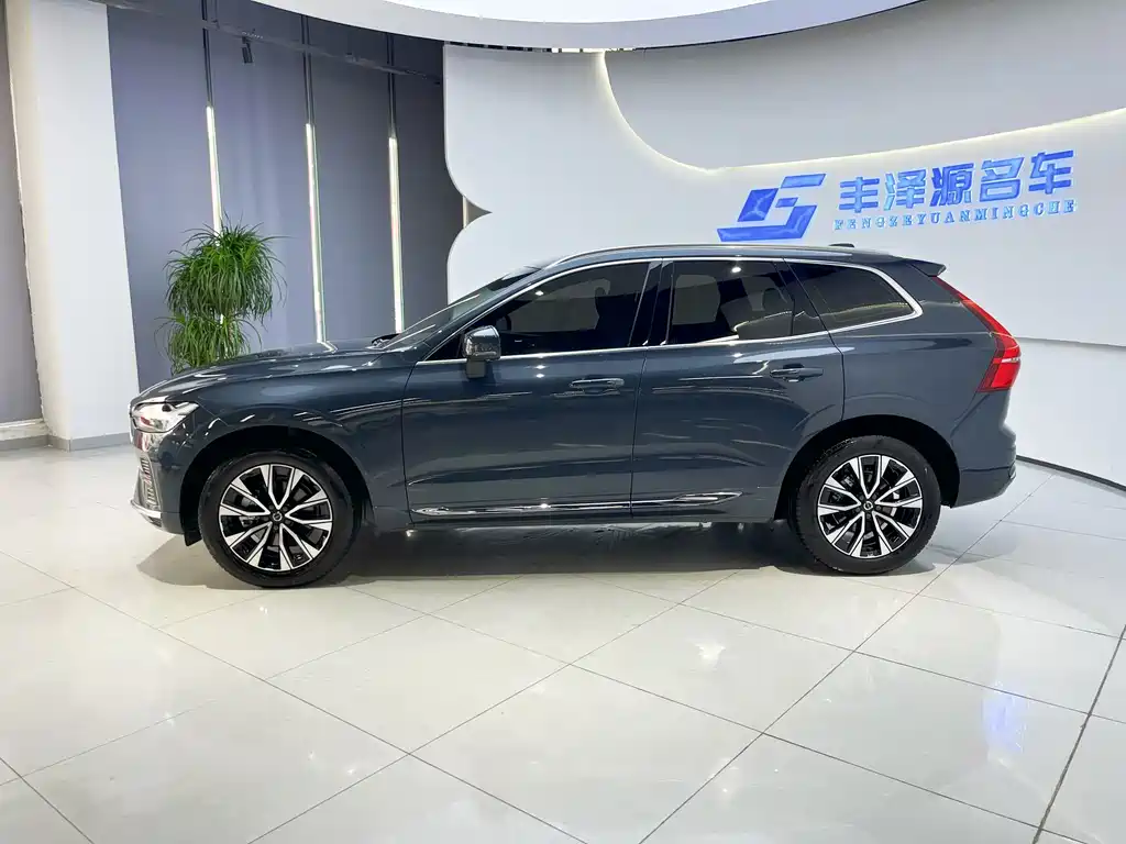 Volvo XC60 2024 B5 Luxury