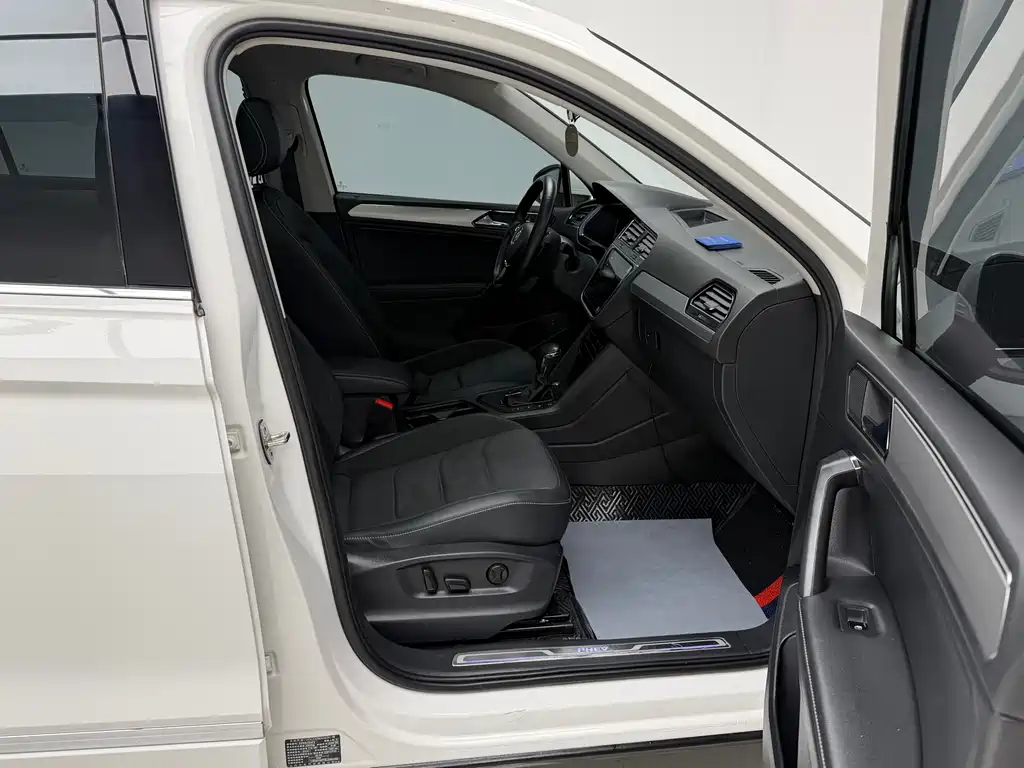 Volkswagen Tiguan L PHEV 430PHEV Plug-in Hybrid Premium Edition, фото 10