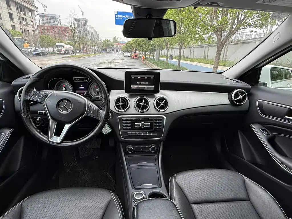 Mercedes-Benz GLA 2015 GLA 200 Fashion