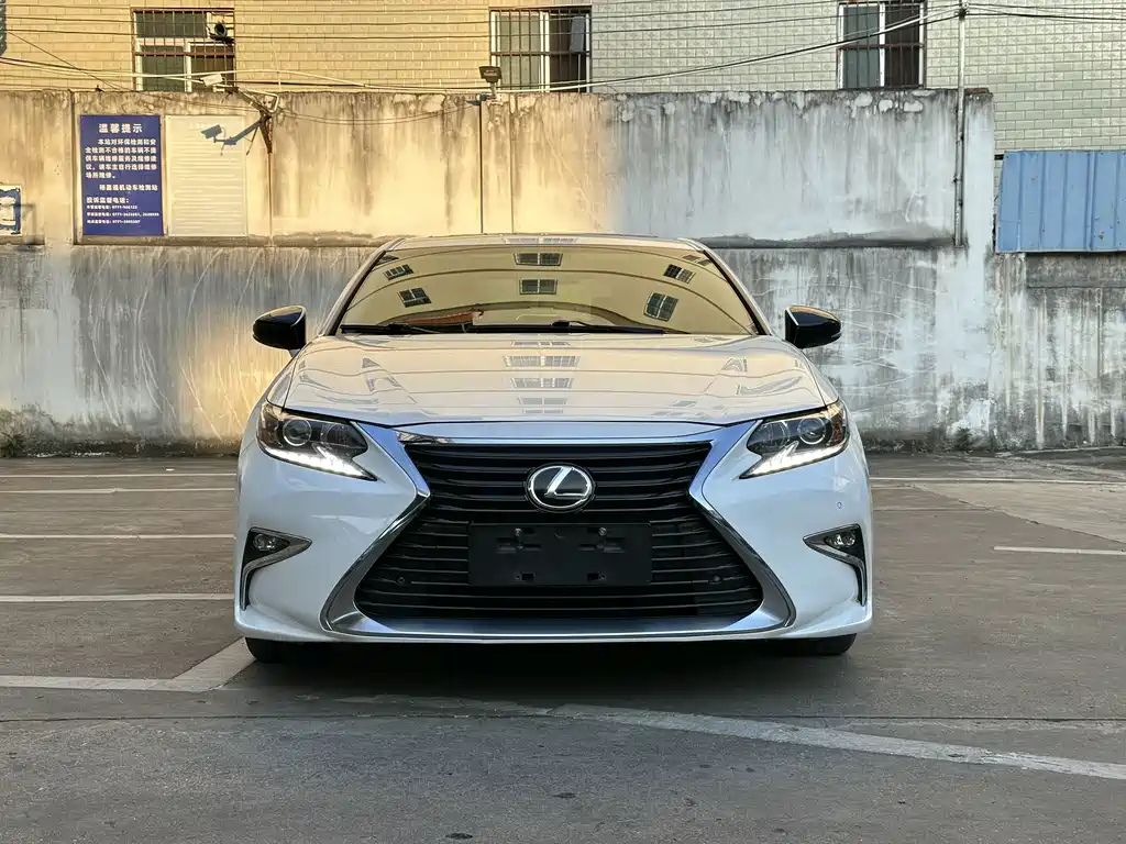 Lexus ES — миниатюра 2