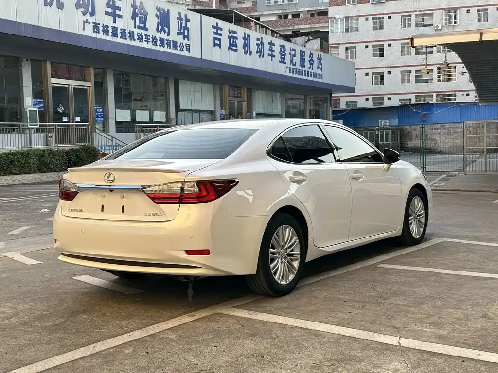 Lexus ES — миниатюра 7