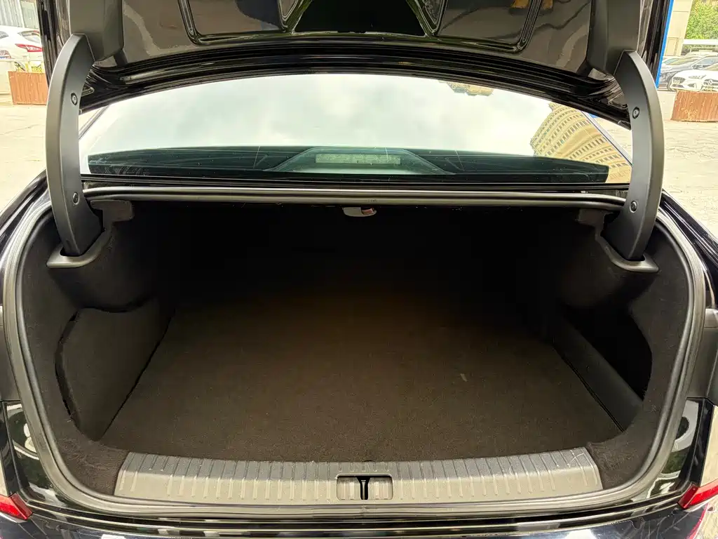 Volkswagen Passat PHEV — миниатюра 14