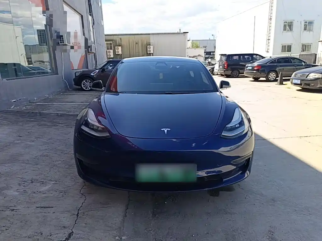 Tesla Model 3 — миниатюра 3