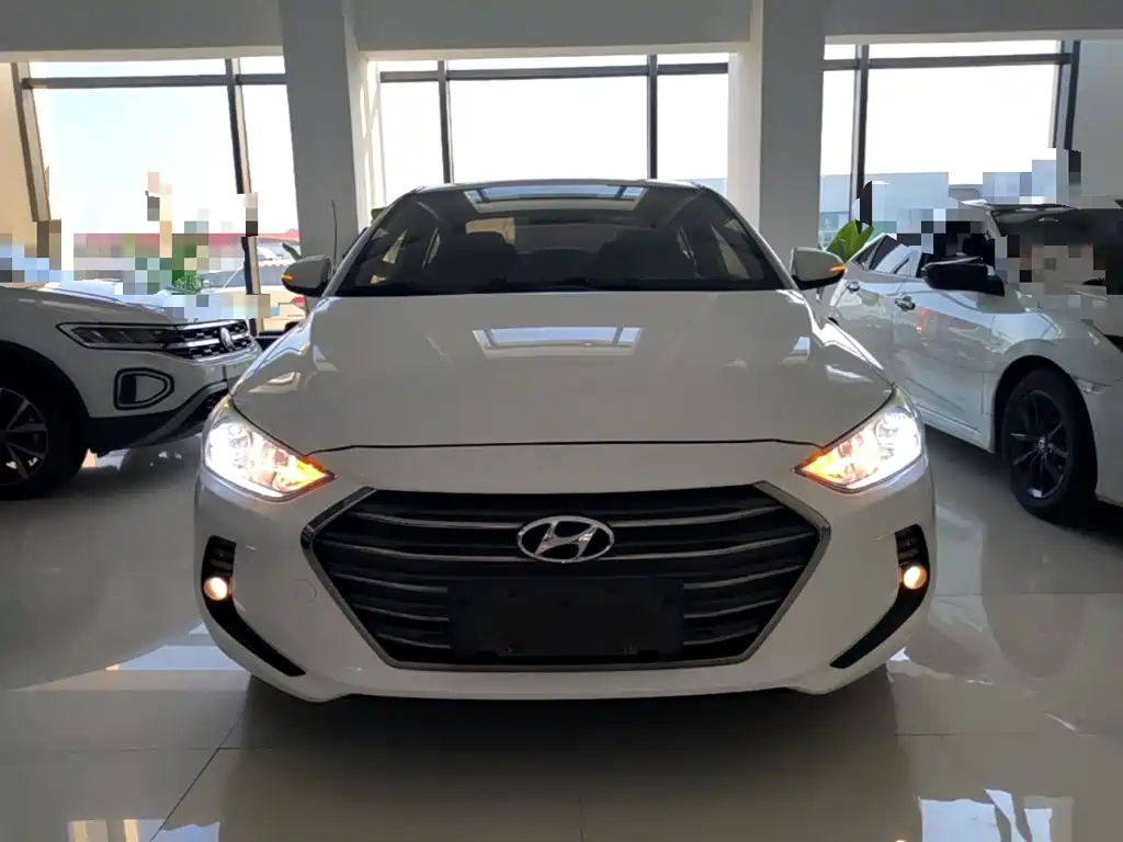 Hyundai Elantra — миниатюра 3