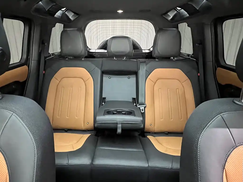 Land Rover Defender — миниатюра 9