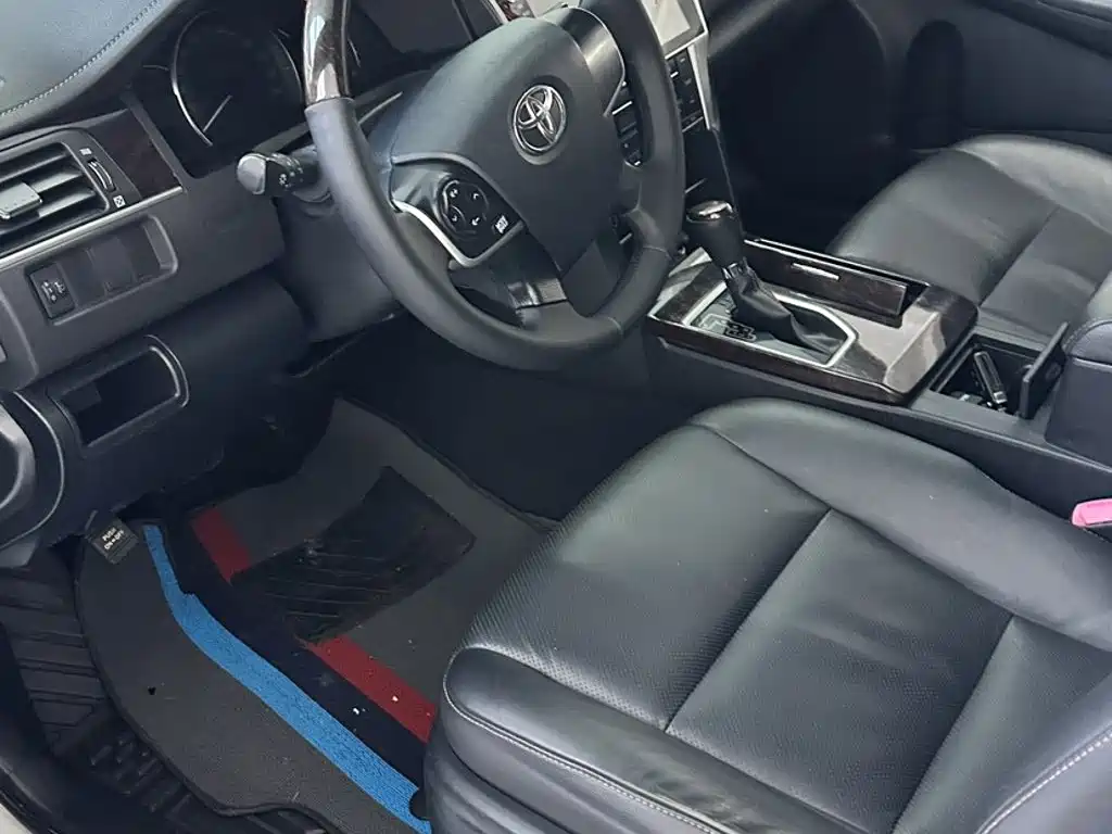 Toyota Camry — миниатюра 12