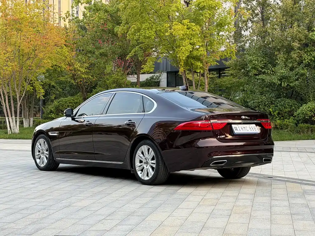 Jaguar XFL — миниатюра 4