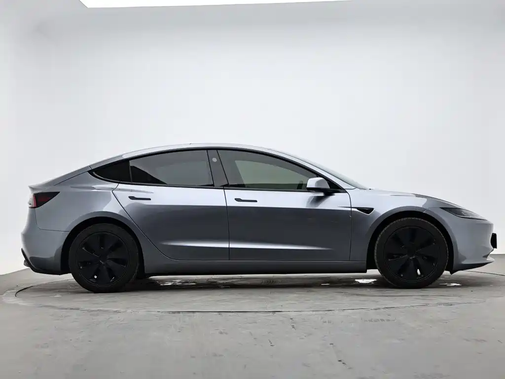 Tesla Model 3 — миниатюра 6