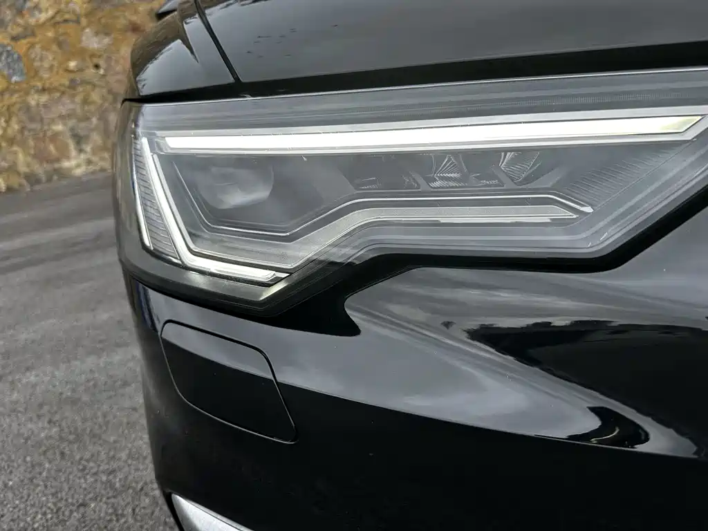 Audi A6L 2023 40 TFSI Luxury