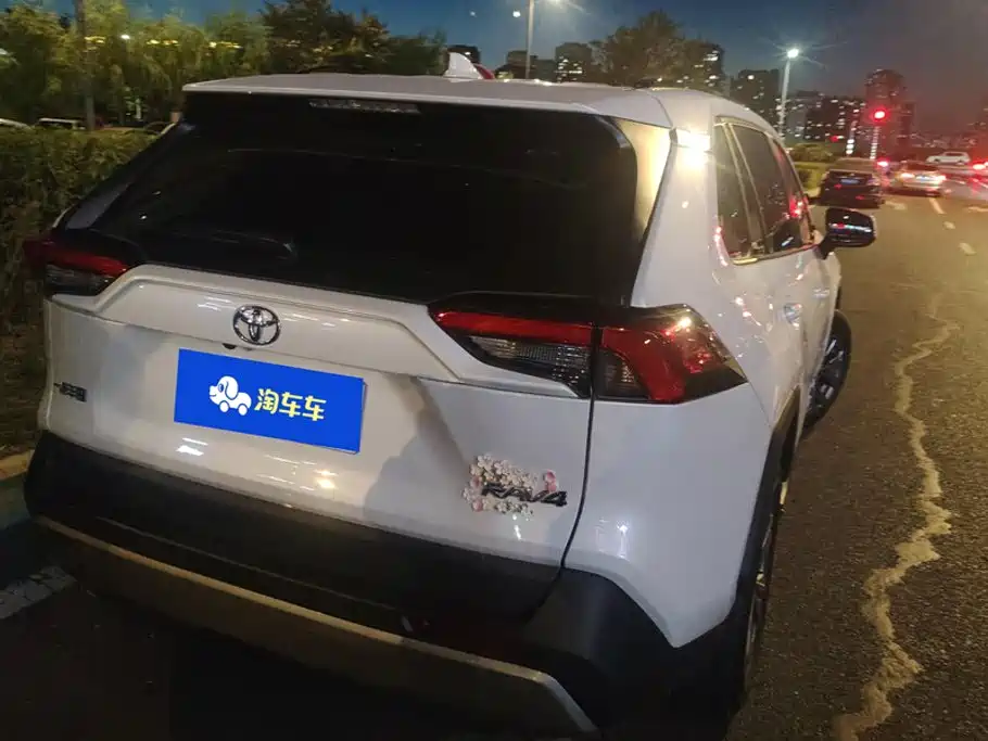 Toyota RAV4 — миниатюра 3