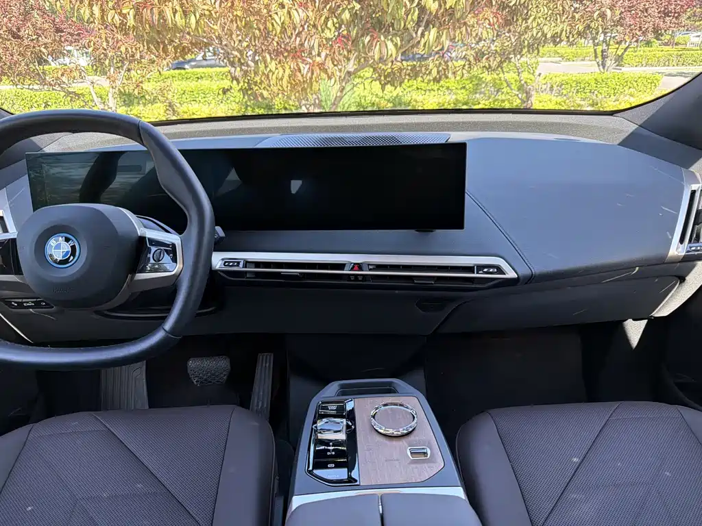 BMW iX 2023 xDrive40