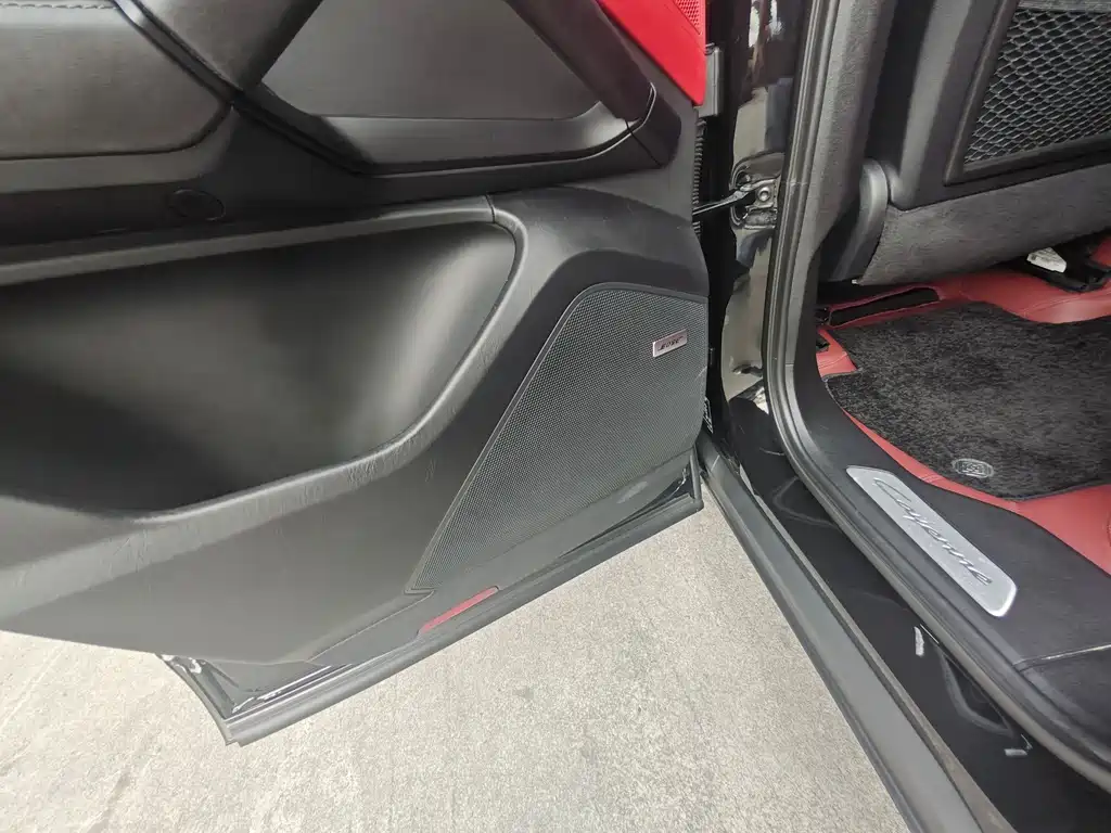 Porsche Cayenne — миниатюра 4