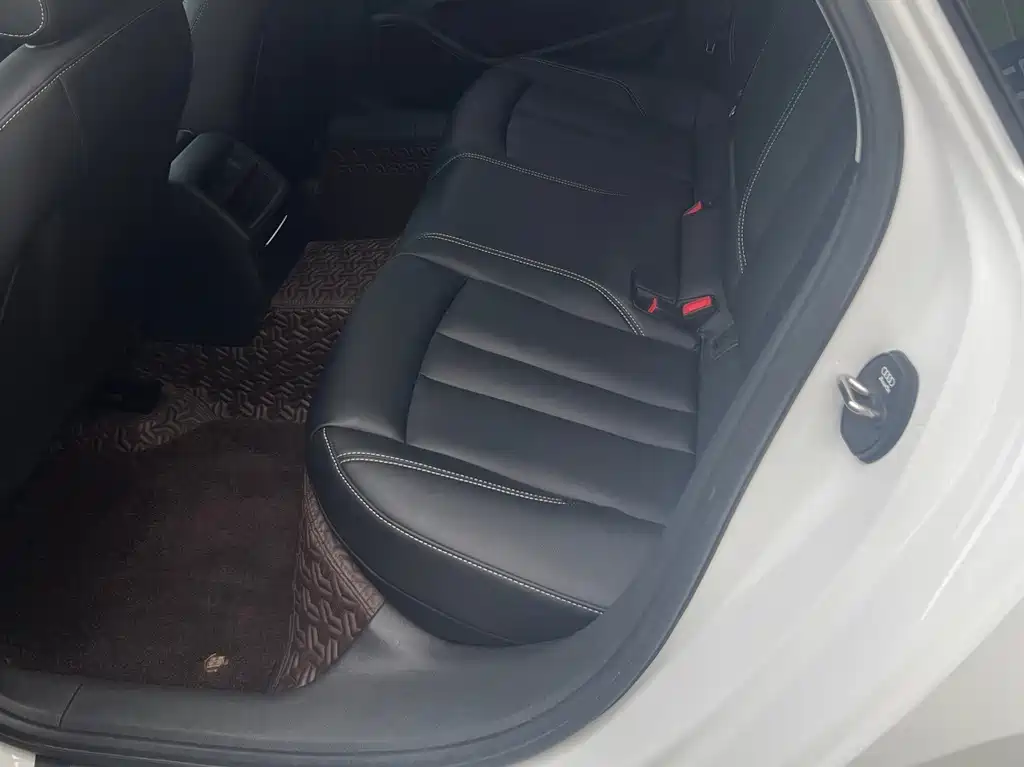 Audi A4L — миниатюра 11