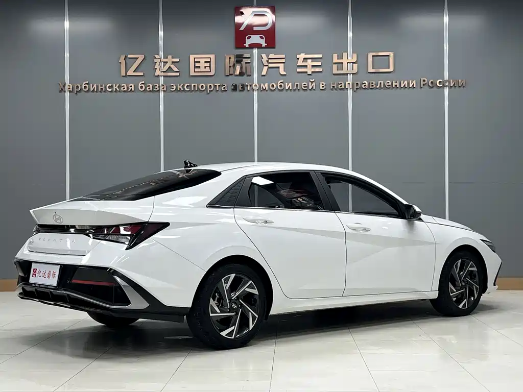 Hyundai Elantra — миниатюра 6