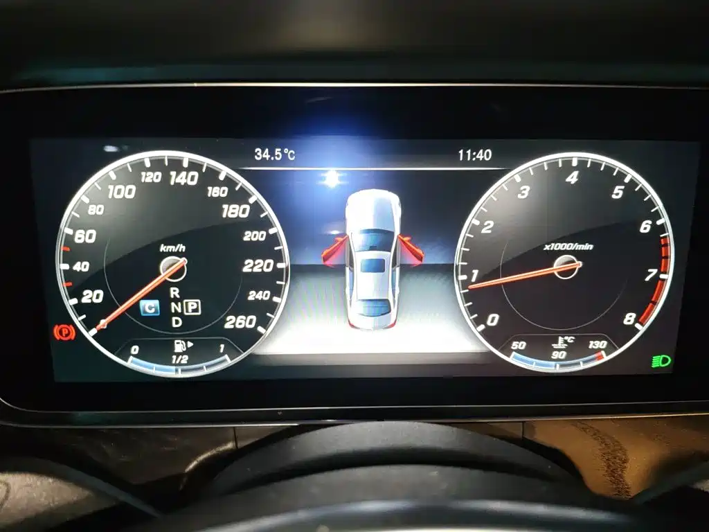 Mercedes-Benz E-Class — миниатюра 12