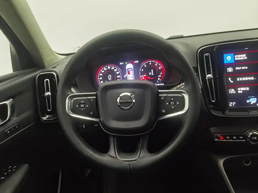 Volvo XC40 — миниатюра 11