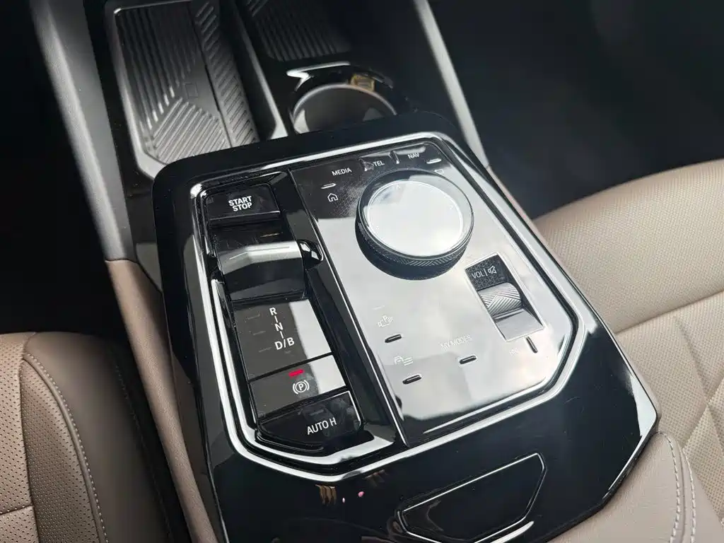 BMW i5 — миниатюра 6