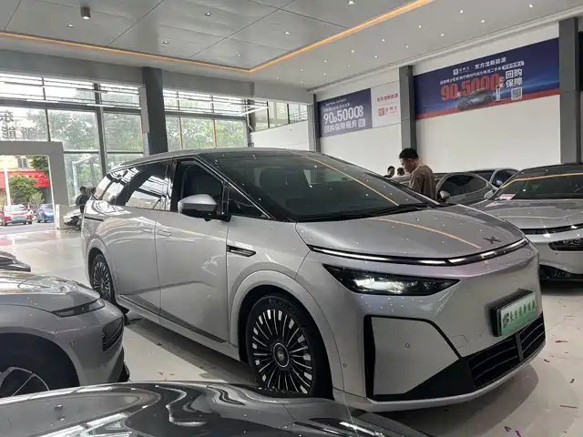 2025 Xpeng X9
