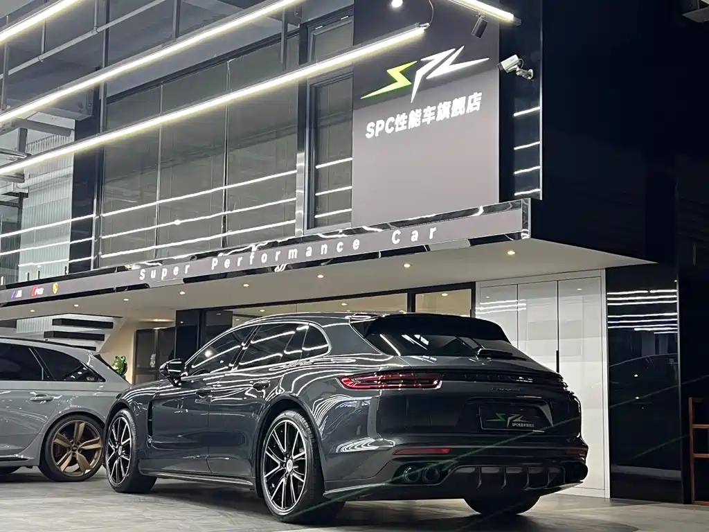 PORSCHE PANAMERA