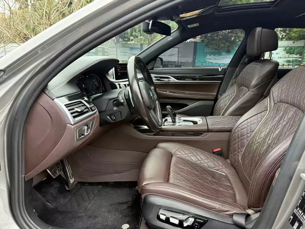 BMW 7 Series — миниатюра 5