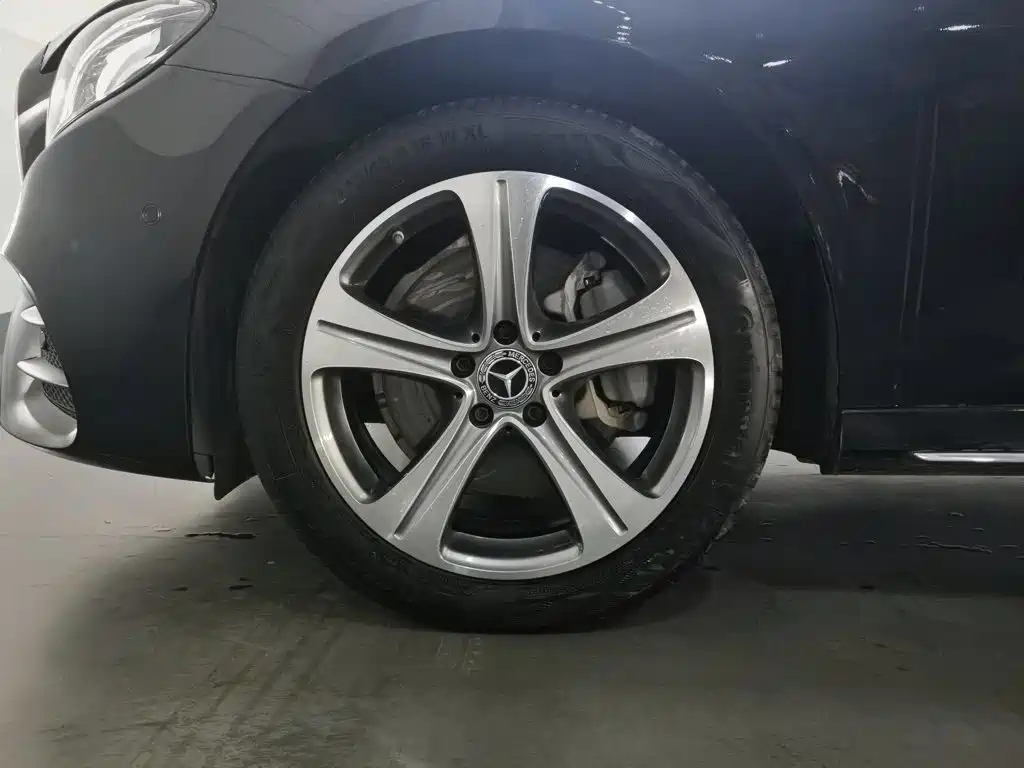 Mercedes-Benz E-Class — миниатюра 17