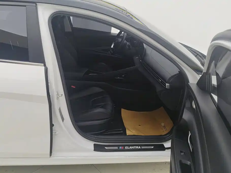 Hyundai Elantra — миниатюра 8