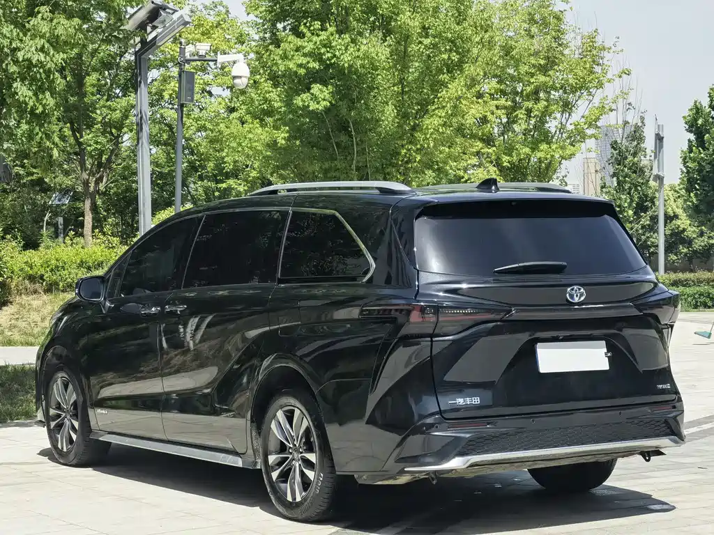 Toyota Granvia 2023 2.5L Luxury