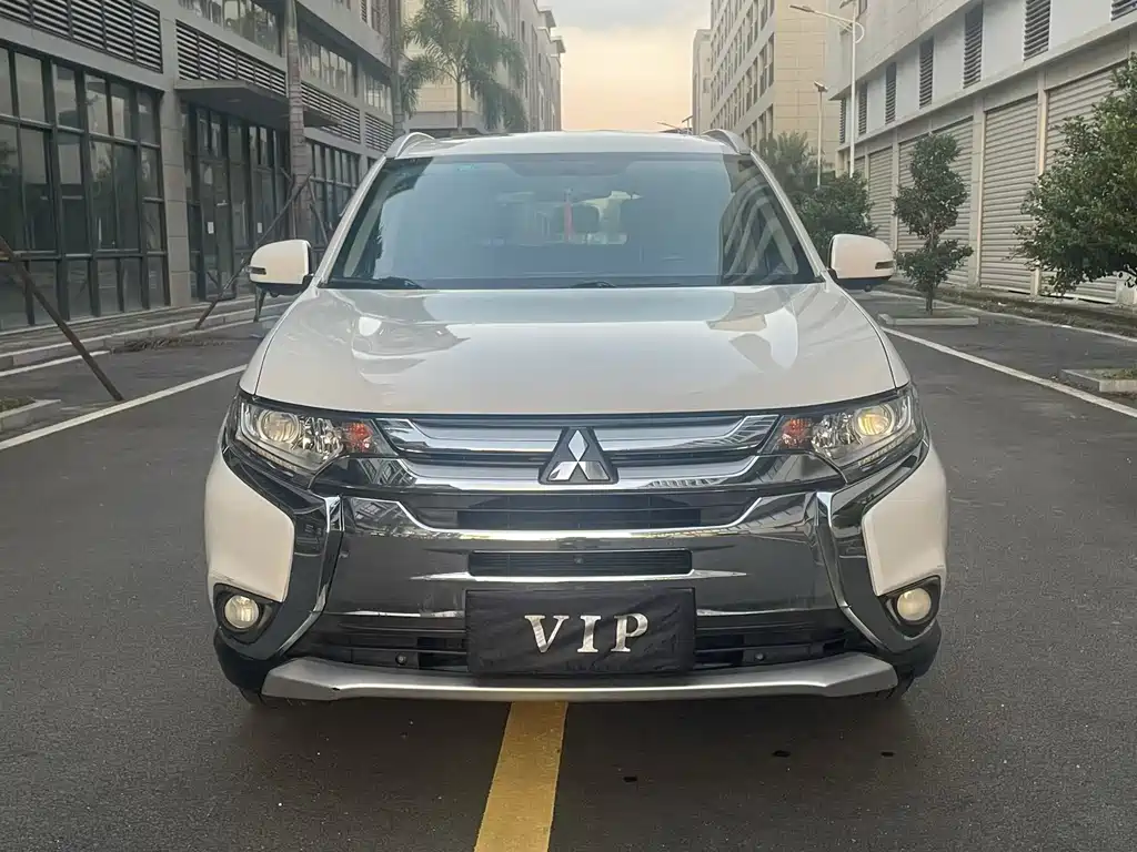 Mitsubishi Outlander — миниатюра 2