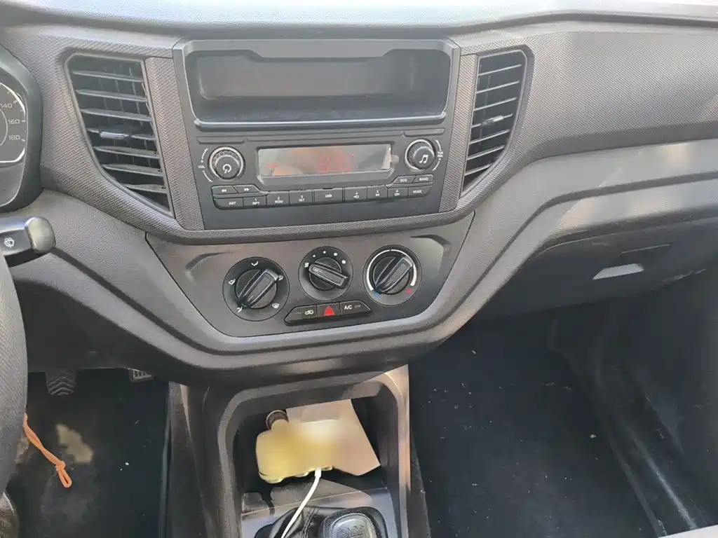 Wuling Hongguang V — миниатюра 6