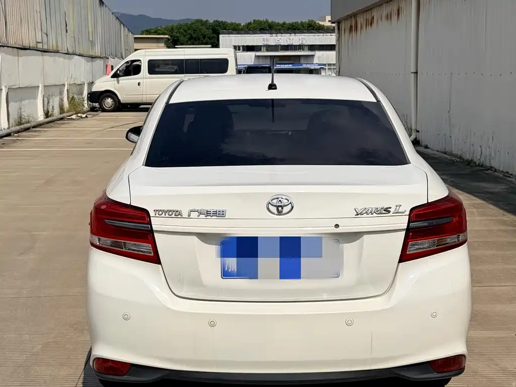 Toyota Yaris L — миниатюра 5
