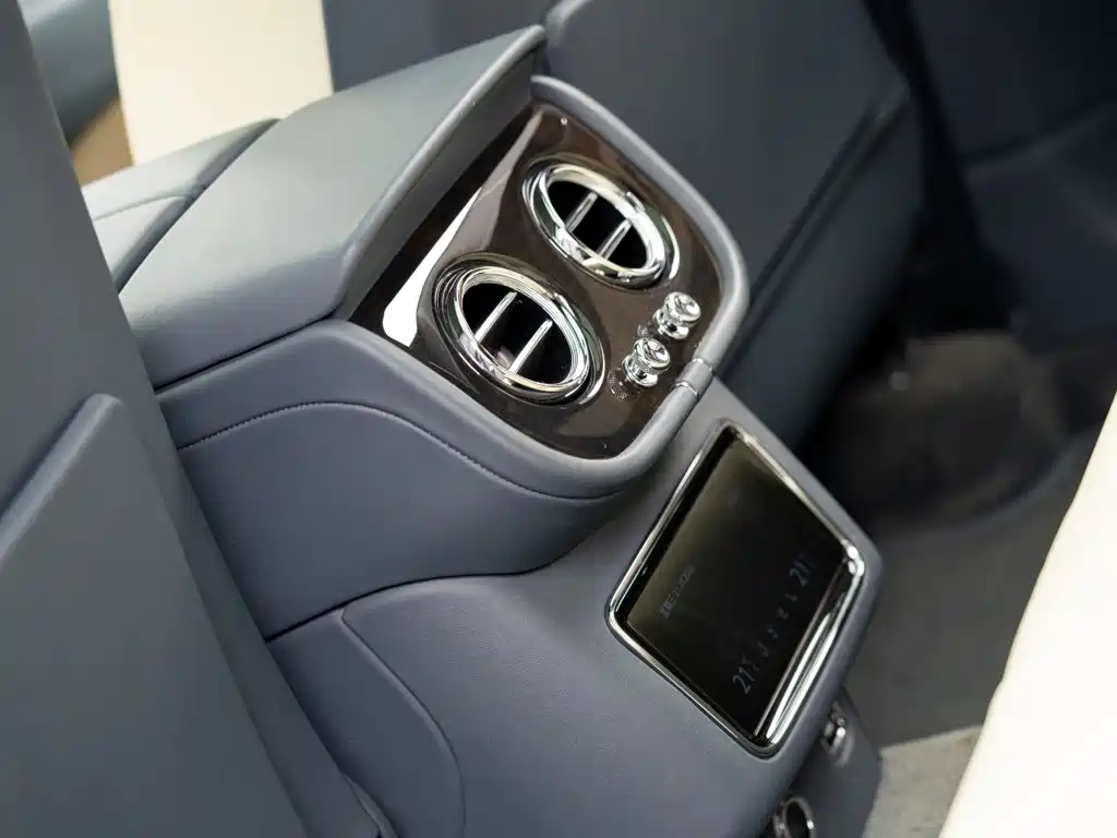 Bentley Bentayga — миниатюра 12